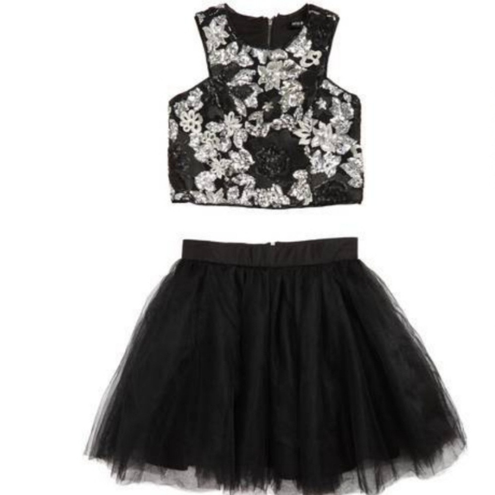 2-piece sequined lace dress with tulle skirt